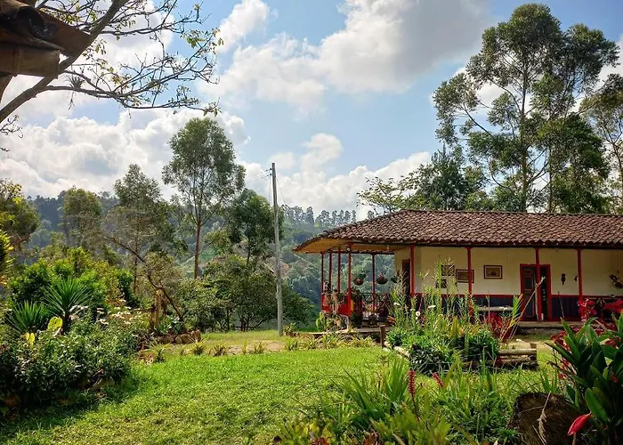 Rural La Montaña AlquiyapuraHostal